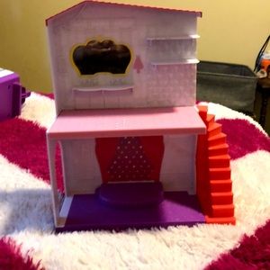 Shopkins Happyville High School Prom Playset.